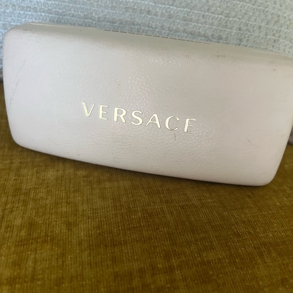 Authentic Versace Sunglasses Black Worn, very good condition. Frame is like new. - Picture 6 of 8
